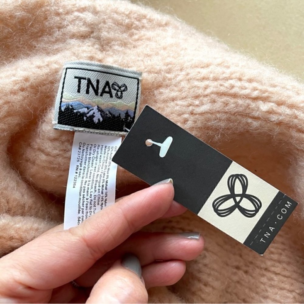 Aritzia TNA Peach Wool / Mohair Sparwood Infinity Knit Scarf - NWTs 🇨🇳 - Picture 3 of 6